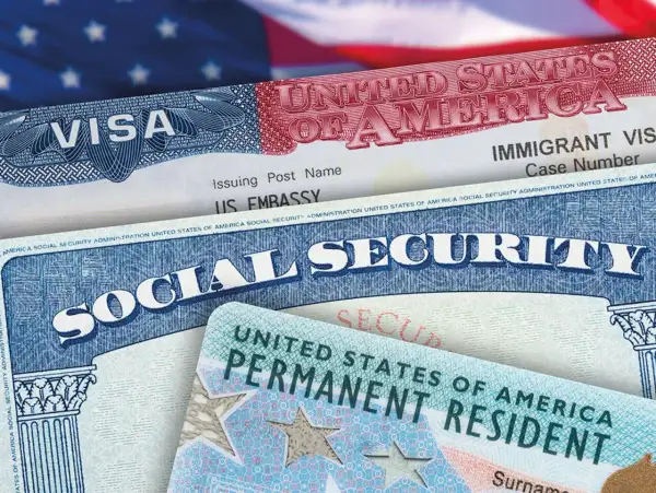 Karta stałego pobytu (zielona karta USA), wiza i Social Security. Dokumenty potwierdzające prawo do życia i pracy w Stanach Zjednoczonych.